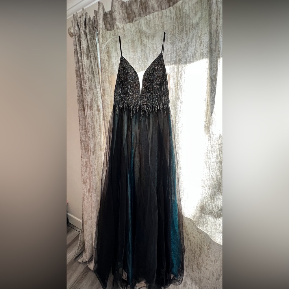 Dress - Picture 4 of 6